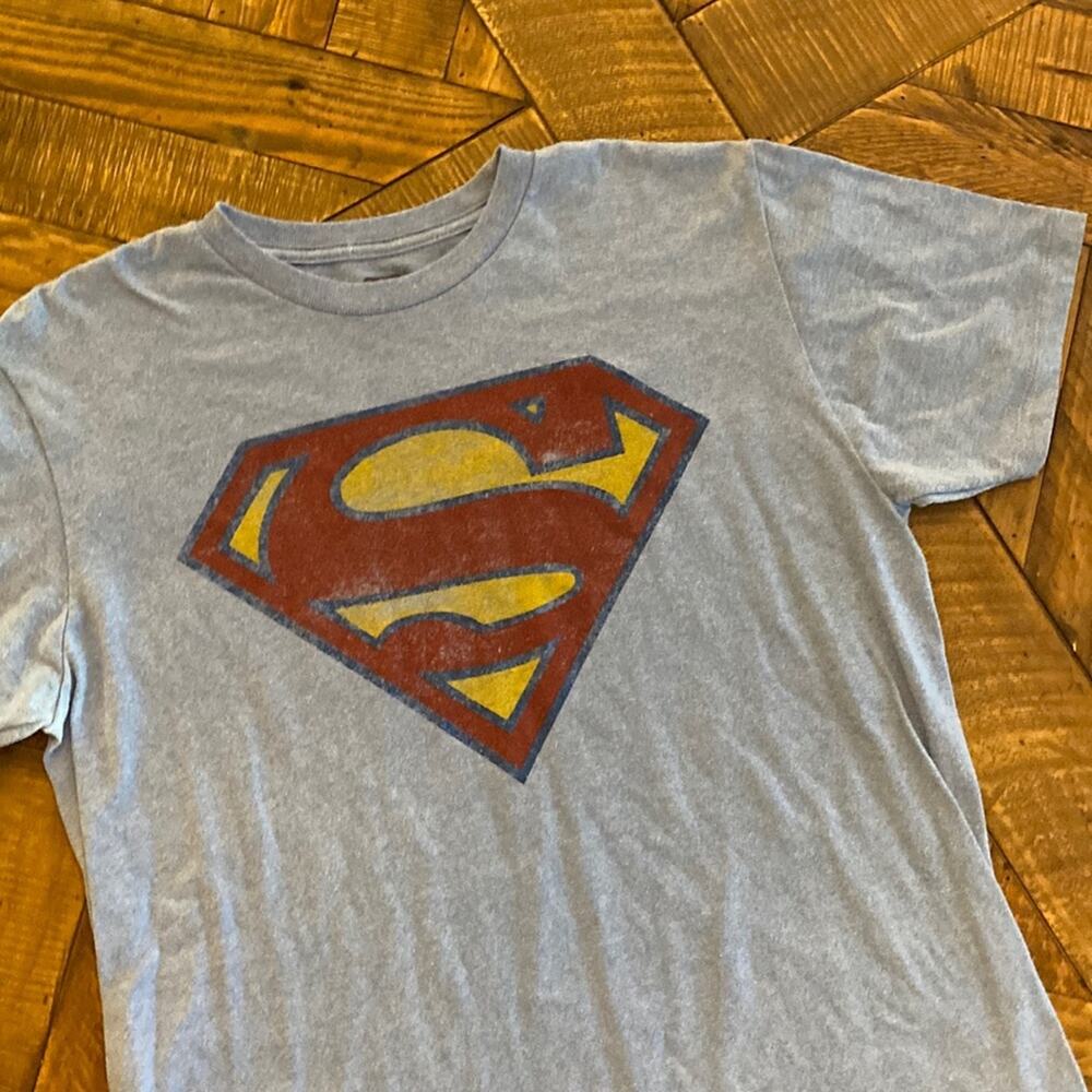 DC Comics Superman T-shirt. Size M